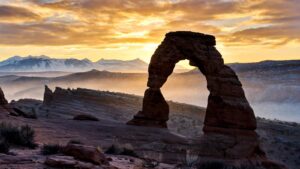 拱门国家公园全攻略:精致拱门日出、景观大道与 Moab 小镇行程-北美指南