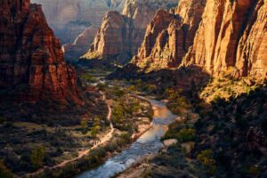 锡安国家公园 (Zion) 全攻略:天使降临步道、纳罗斯涉水、 shuttle 与住宿行程-北美指南
